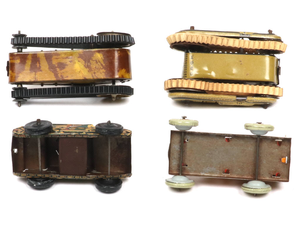 Lot 103 - DIVERS (4)