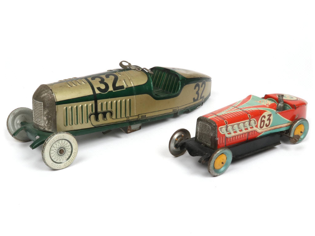 Lot 97 - DIVERS (2)