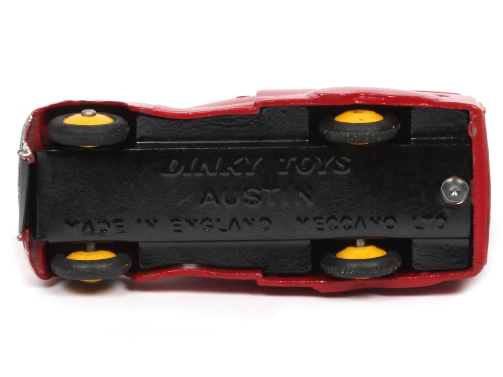 Lot 686 - DINKY TOYS (GB) (1)