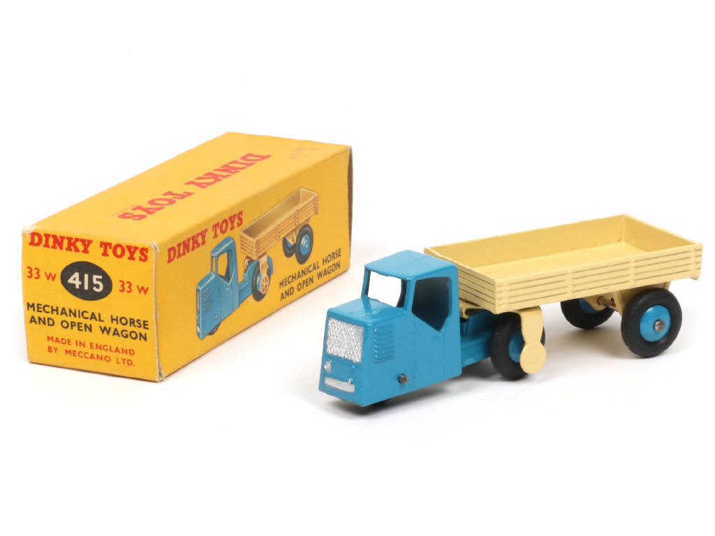 Lot 685 - DINKY TOYS (GB) (1)