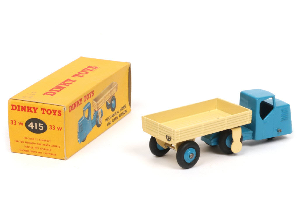 Lot 685 - DINKY TOYS (GB) (1)