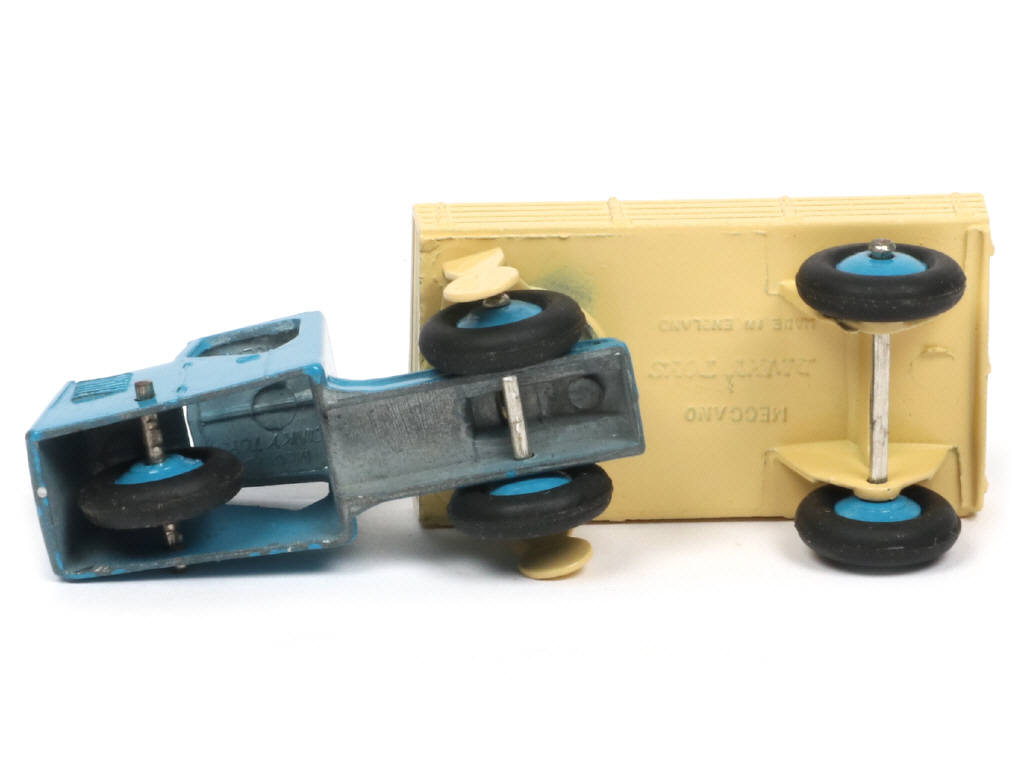 Lot 685 - DINKY TOYS (GB) (1)