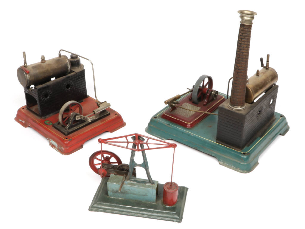 Lot 336 - DIVERS (3)