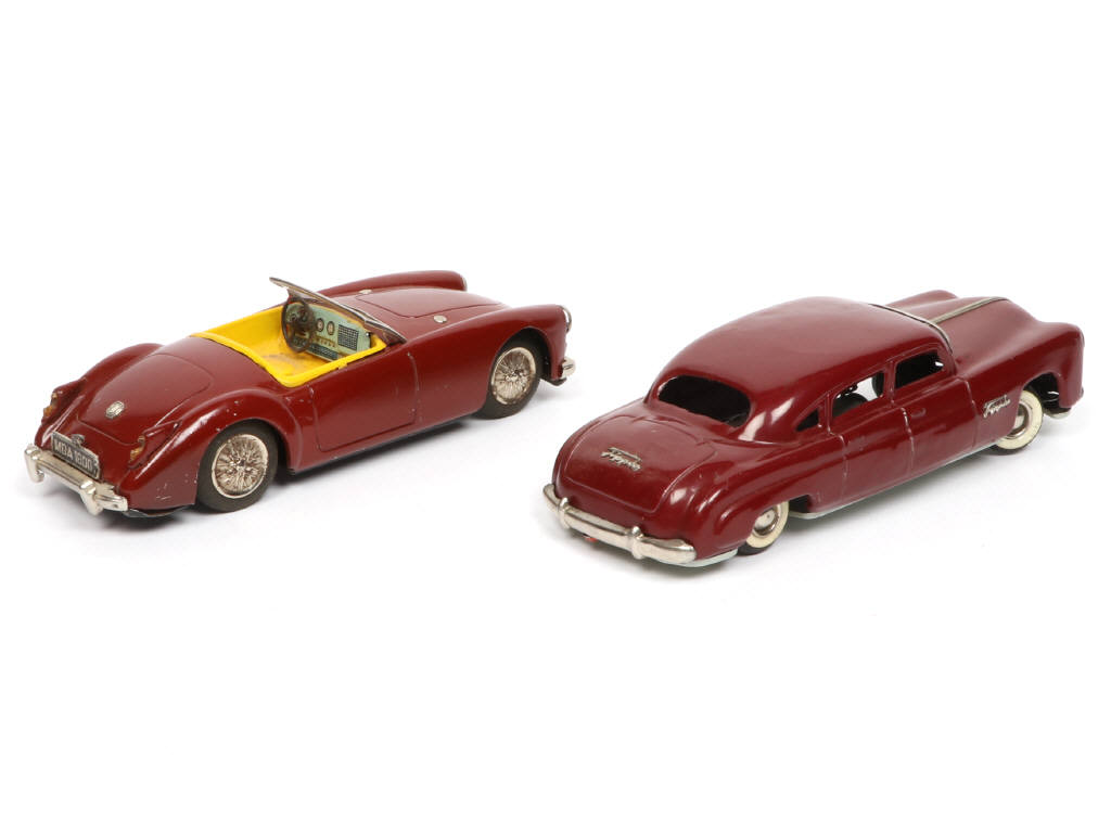 Lot 307 - DIVERS (2)