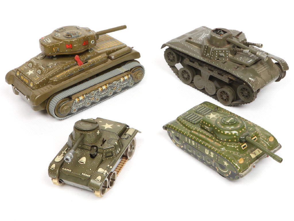 Lot 313 - DIVERS (4)