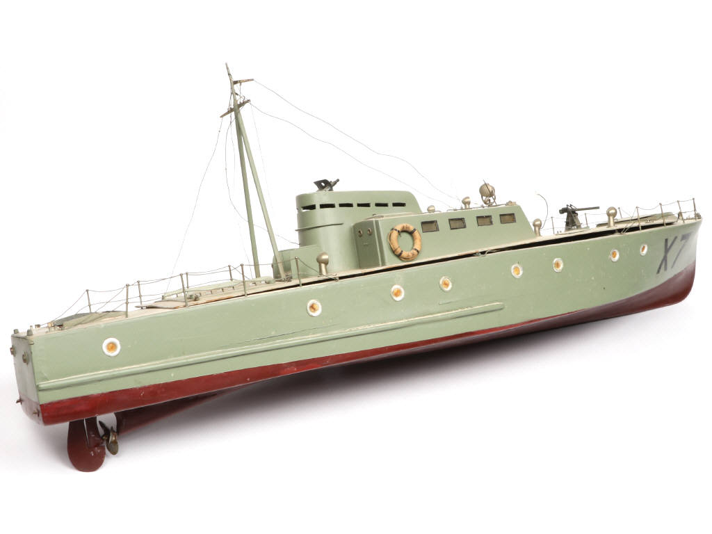 Lot 248 - DIVERS (1)