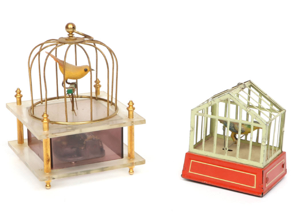 Lot 390 - DIVERS (2)