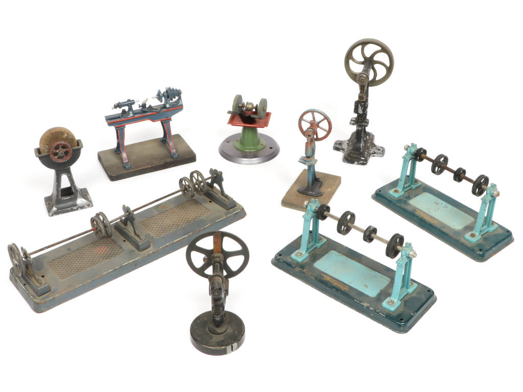 Lot 337 - DIVERS (9)