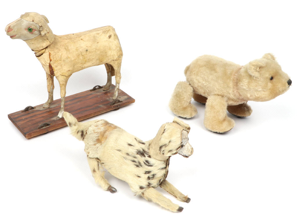 Lot 398 - DIVERS (3)