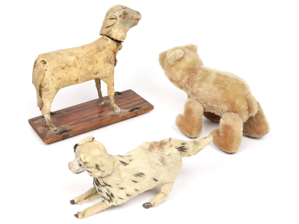 Lot 398 - DIVERS (3)