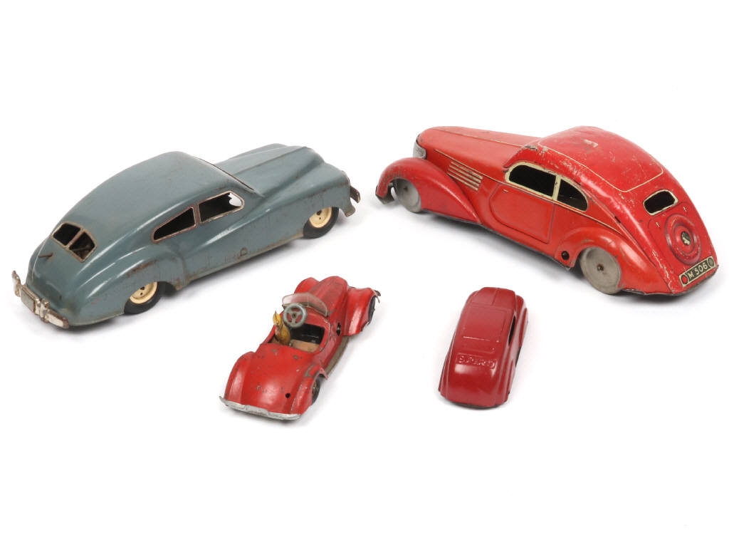 Lot 315 - DIVERS (4)