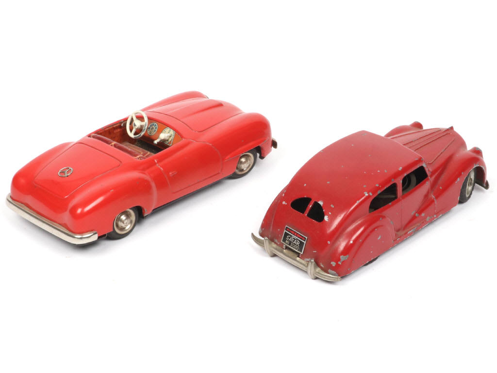 Lot 306 - DIVERS (2)