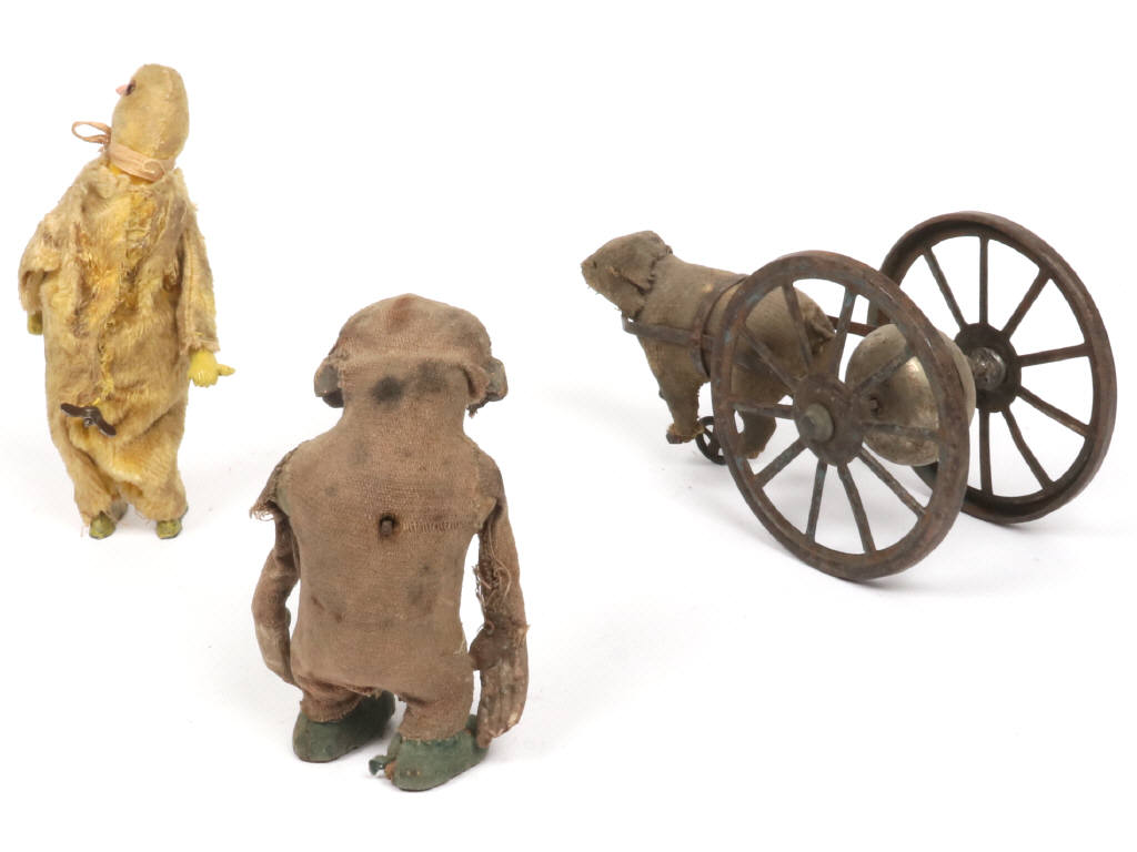 Lot 393 - DIVERS (3)