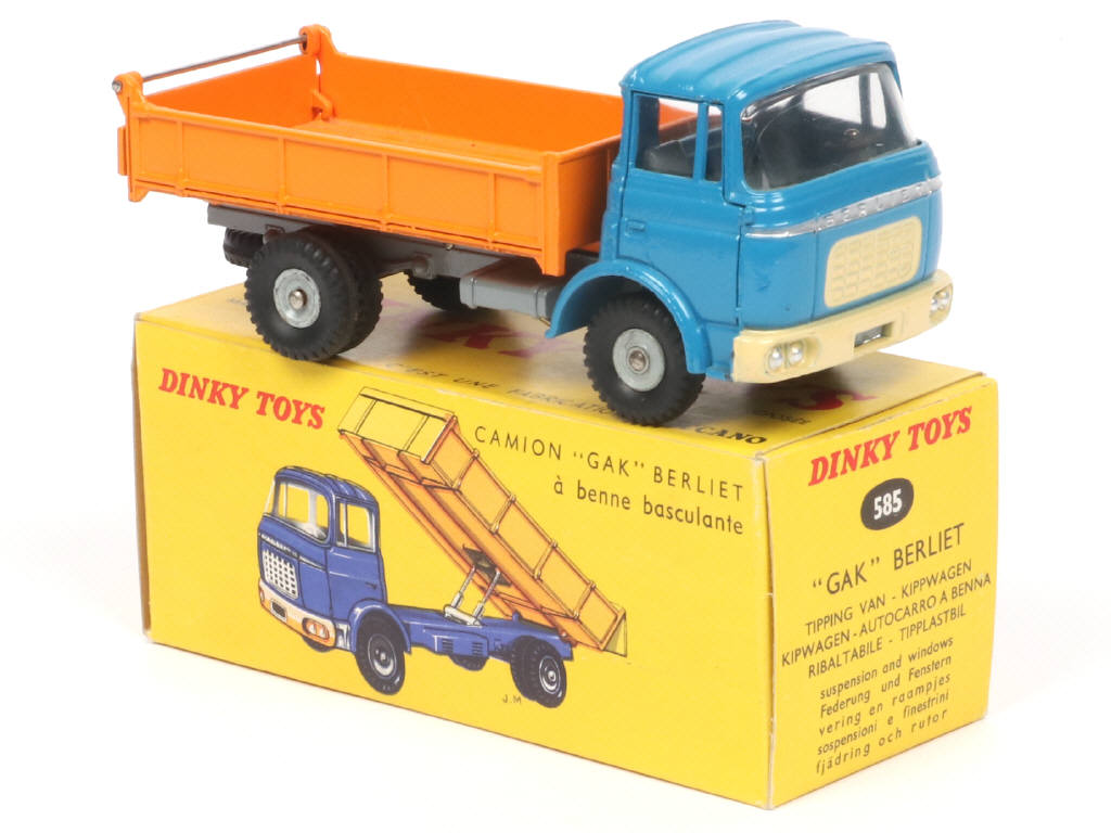 Lot 640 - DINKY TOYS (FRANCE) (1)
