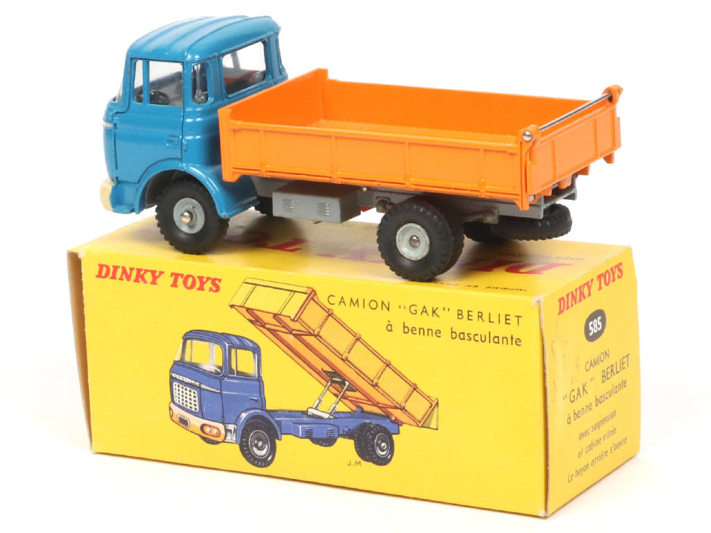 Lot 640 - DINKY TOYS (FRANCE) (1)