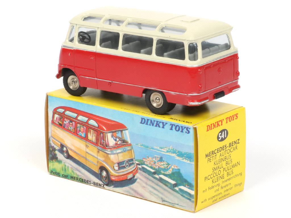 Lot 636 - DINKY TOYS (FRANCE) (1)