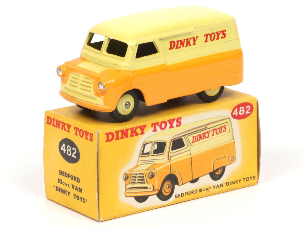 Lot 687 - DINKY TOYS (GB) (1)