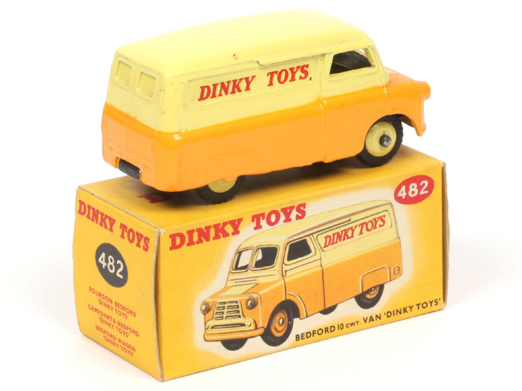 Lot 687 - DINKY TOYS (GB) (1)