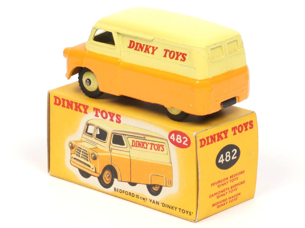Lot 687 - DINKY TOYS (GB) (1)