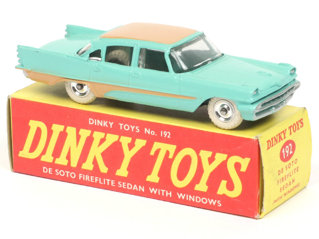 Lot 670 - DINKY TOYS (GB) (1)