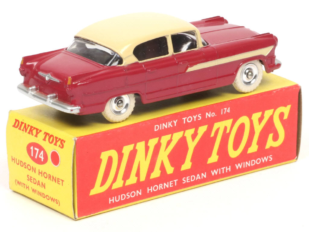 Lot 663 - DINKY TOYS (GB) (1)