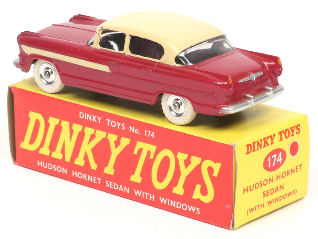 Lot 663 - DINKY TOYS (GB) (1)