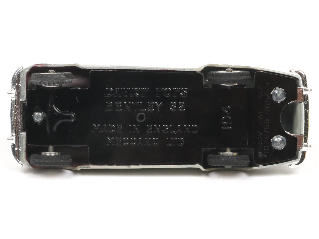 Lot 672 - DINKY TOYS (GB) (1)