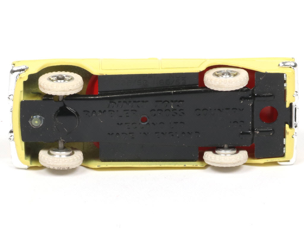 Lot 671 - DINKY TOYS (GB) (1)