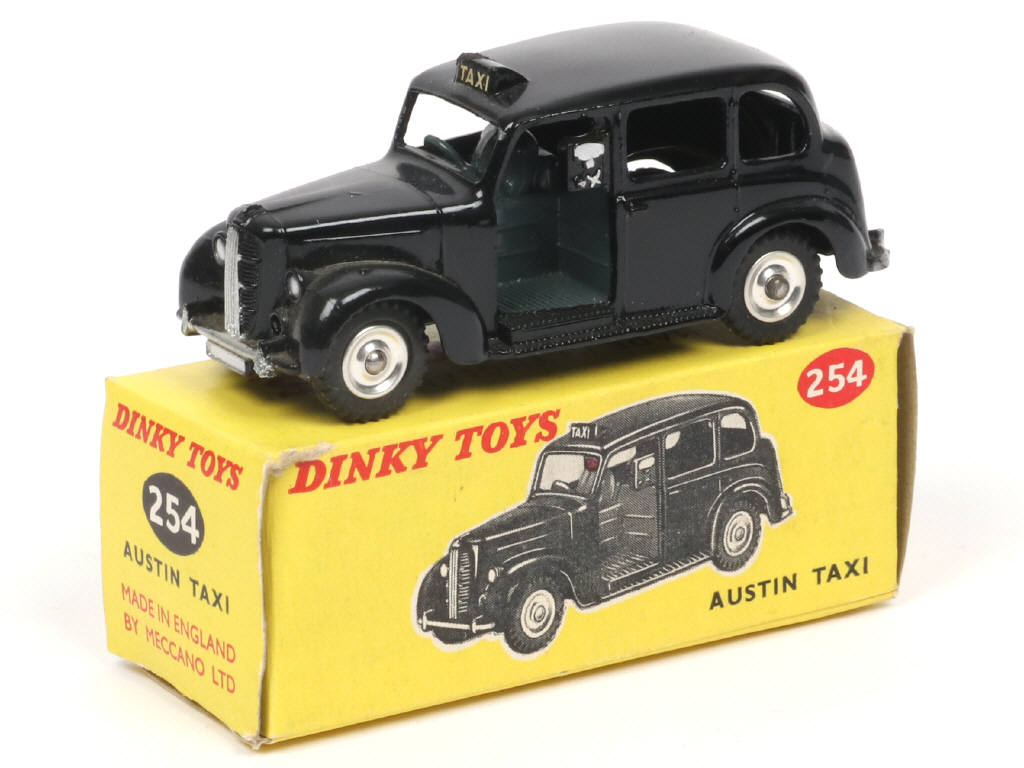 Lot 675 - DINKY TOYS (GB) (1)