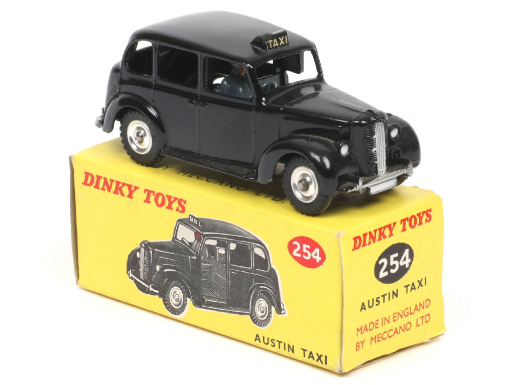 Lot 675 - DINKY TOYS (GB) (1)