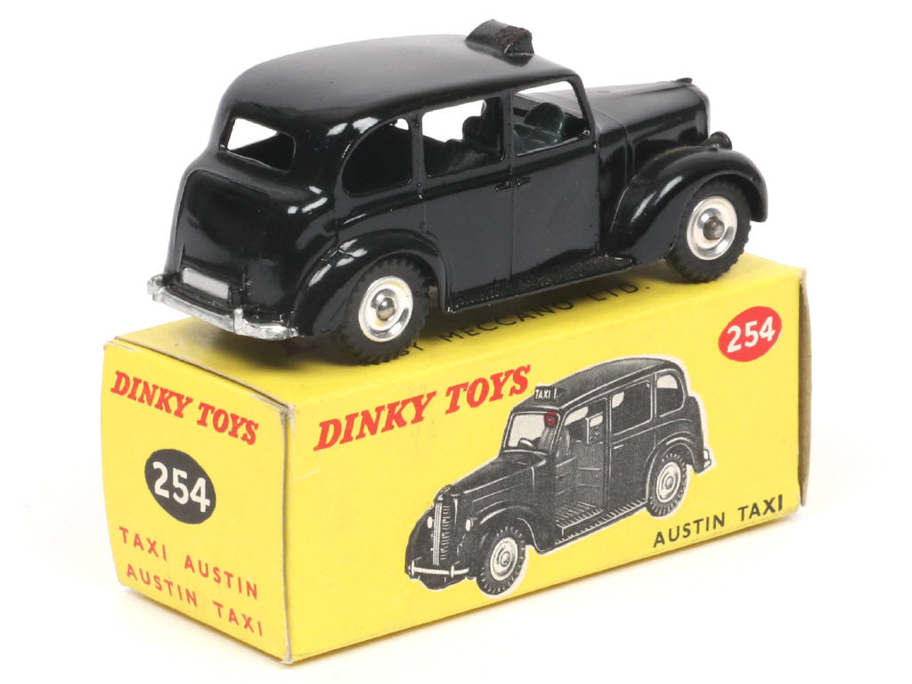 Lot 675 - DINKY TOYS (GB) (1)