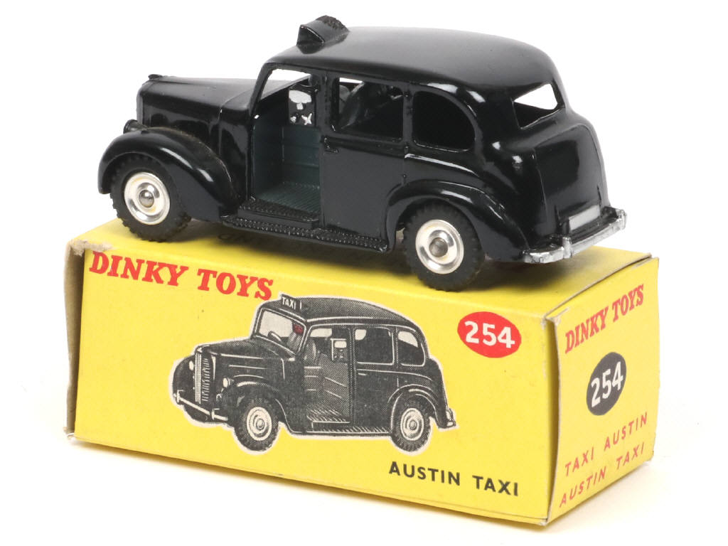 Lot 675 - DINKY TOYS (GB) (1)