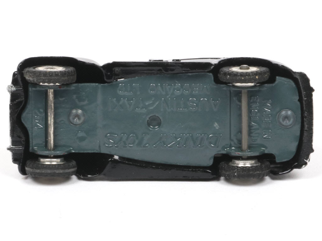 Lot 675 - DINKY TOYS (GB) (1)