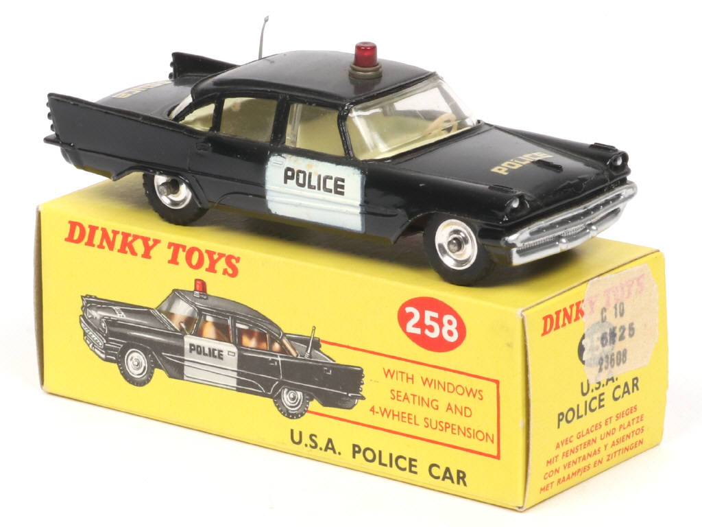 Lot 676 - DINKY TOYS (GB) (1)