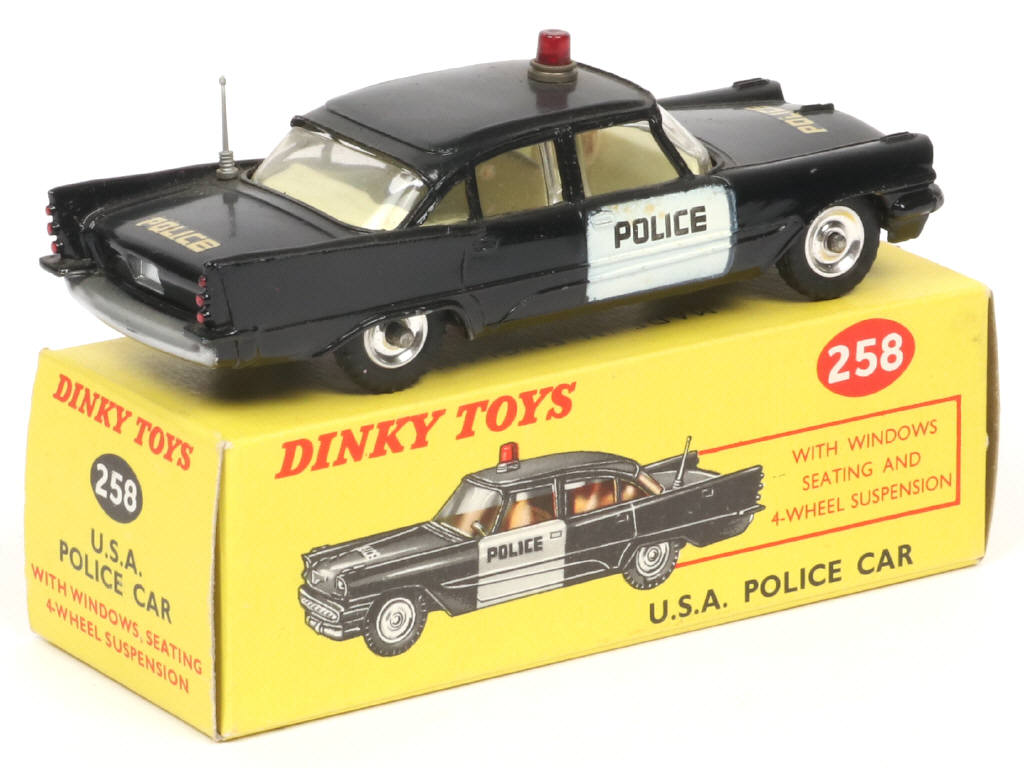 Lot 676 - DINKY TOYS (GB) (1)