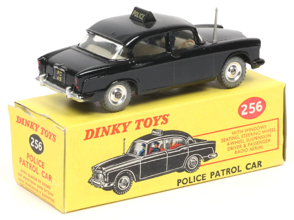 Lot 677 - DINKY TOYS (GB) (1)