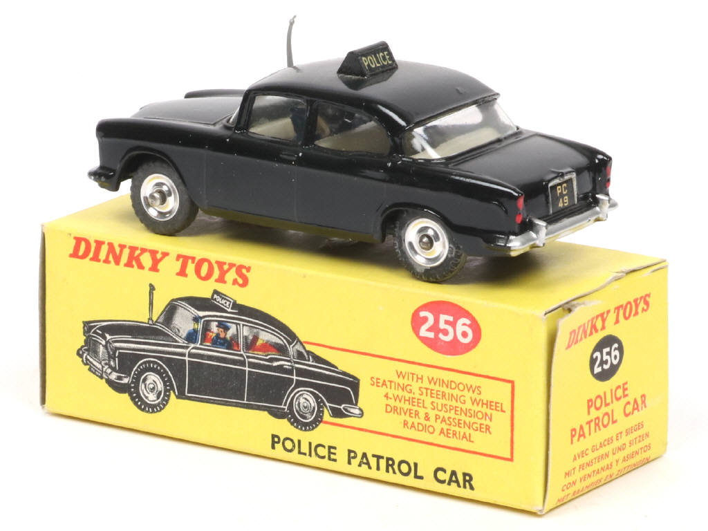 Lot 677 - DINKY TOYS (GB) (1)