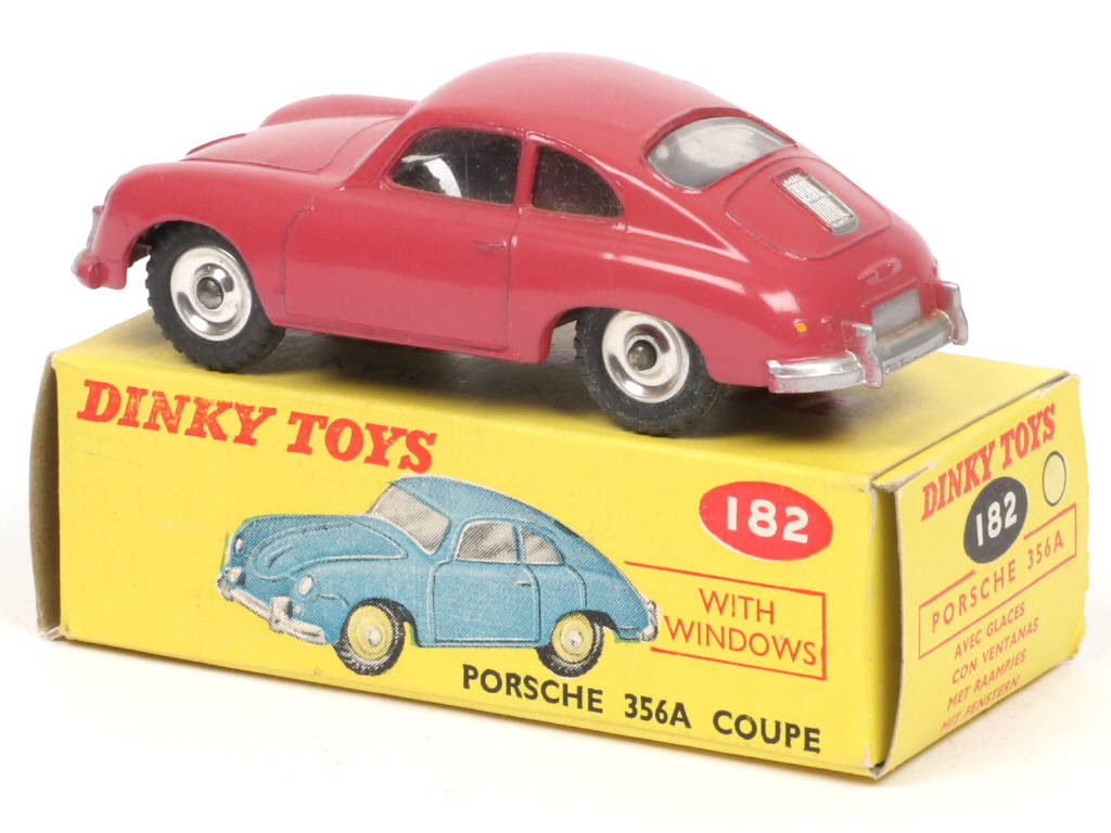 Lot 667 - DINKY TOYS (GB) (1)