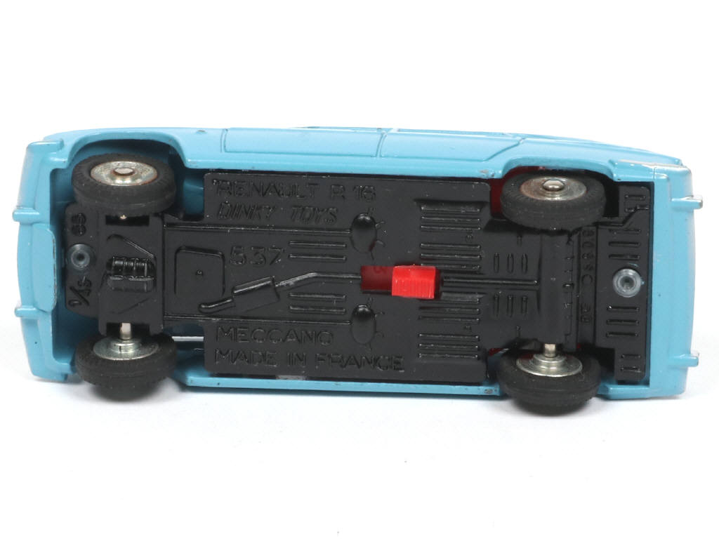 Lot 631 - DINKY TOYS (FRANCE) (1)