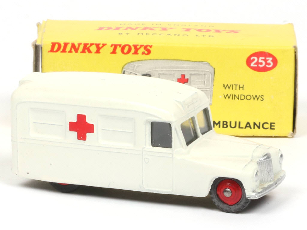 Lot 681 - DINKY TOYS (GB) (1)