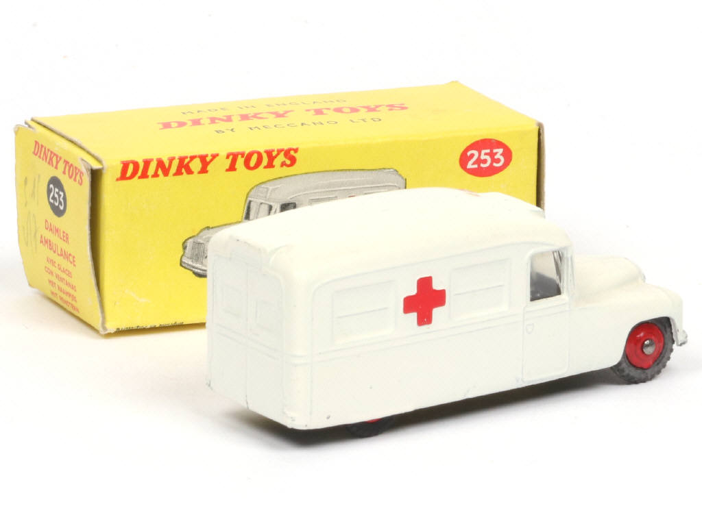 Lot 681 - DINKY TOYS (GB) (1)