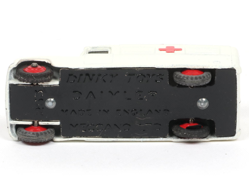 Lot 681 - DINKY TOYS (GB) (1)