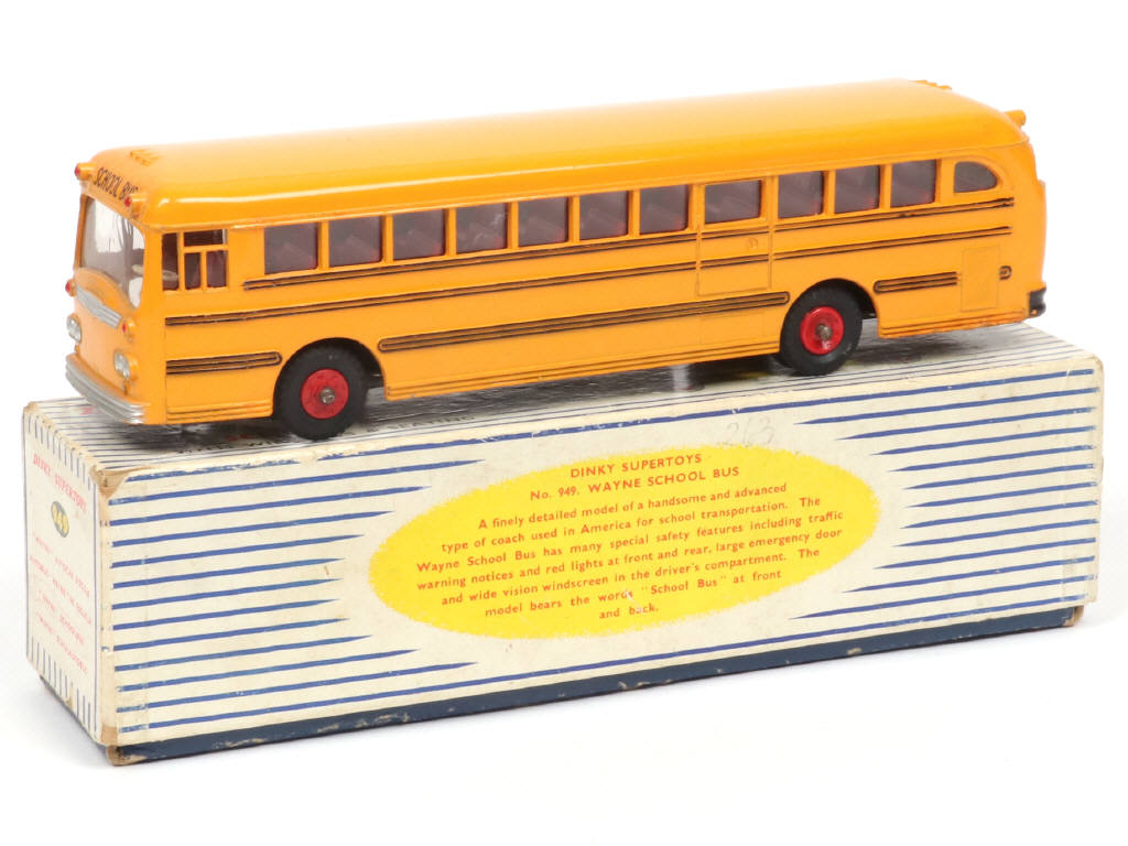 Lot 697 - DINKY TOYS (GB) (1)