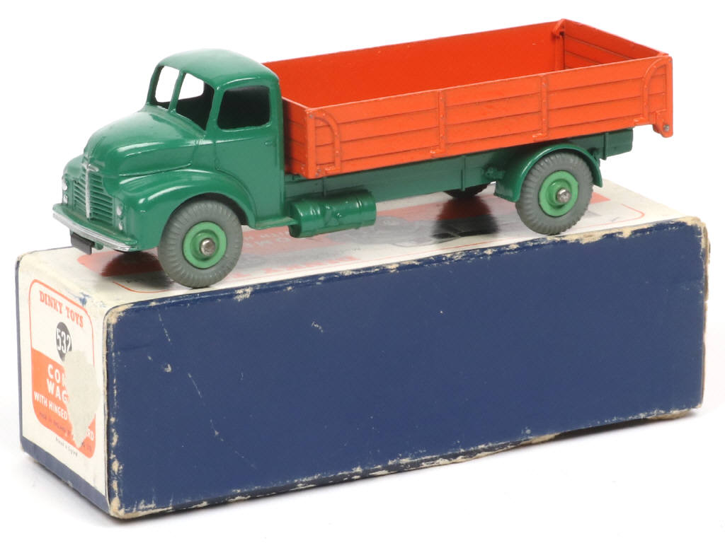 Lot 694 - DINKY TOYS (GB) (1)