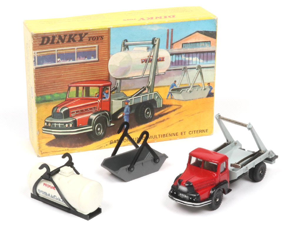 Lot 644 - DINKY TOYS (FRANCE) (1)