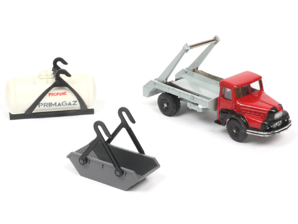 Lot 644 - DINKY TOYS (FRANCE) (1)