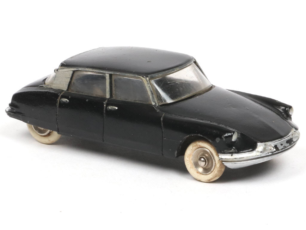 Lot 601 - DINKY TOYS (FRANCE) (1)