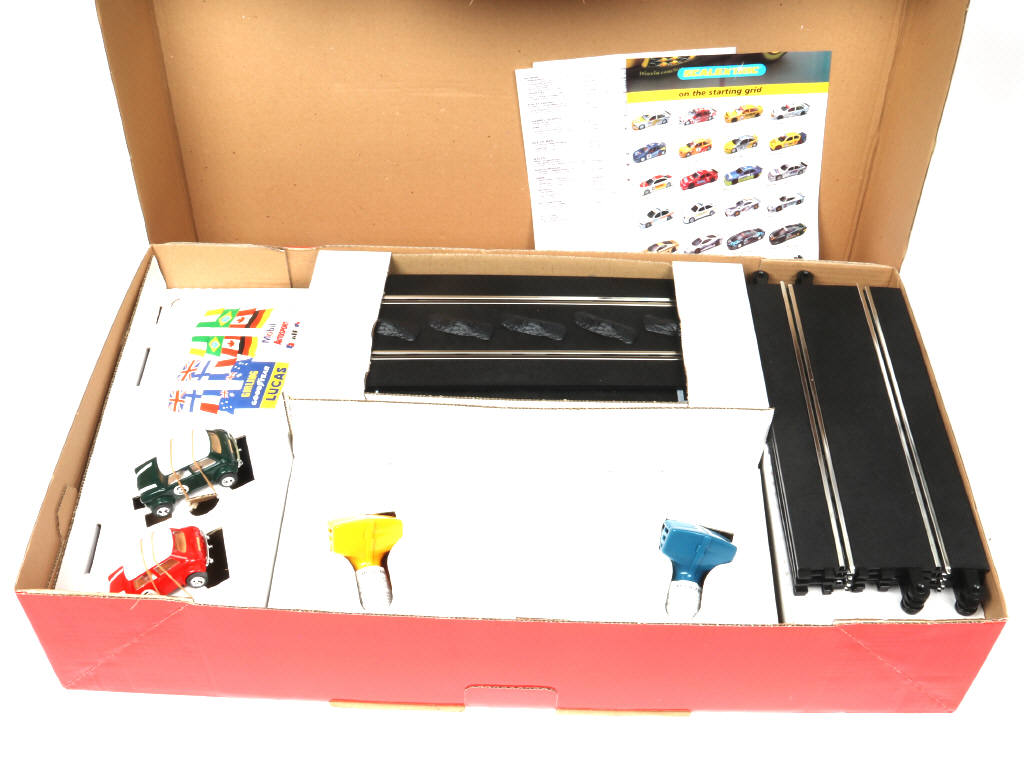 Lot 62 - SCALEXTRIC (1)