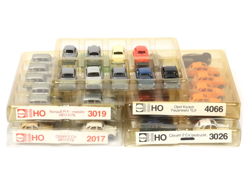 Lot 179 - DIVERS (HO) (49)