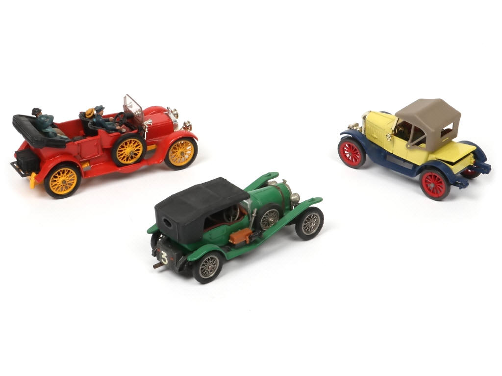 Lot 269 - DIVERS (GB) (3)